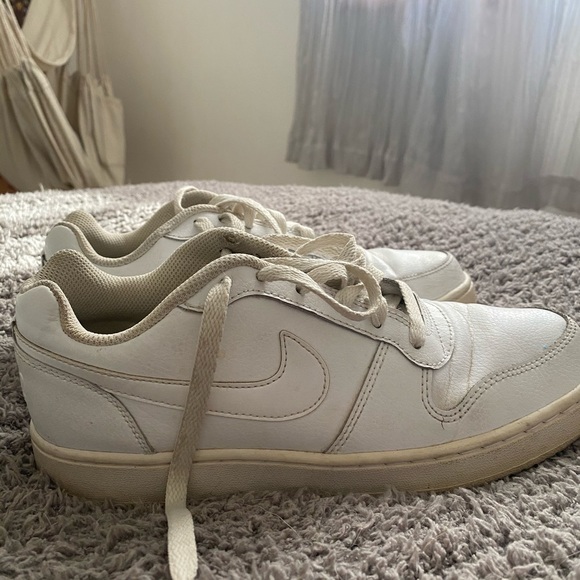 white nikes - Picture 1 of 5